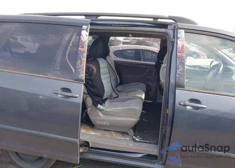 2009 Toyota Sienna Ce z USA, uszkodzony, nr VIN 5TDZK23C19S229249